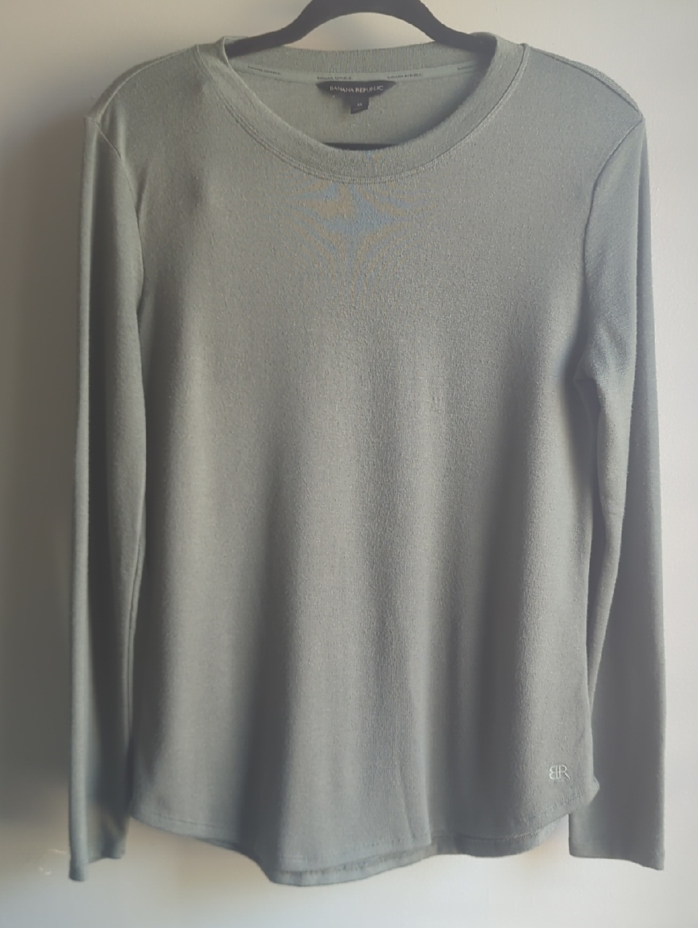Banana Republic. Light Sage Crew Neck Long Sleeve Sweater. Size Medium.